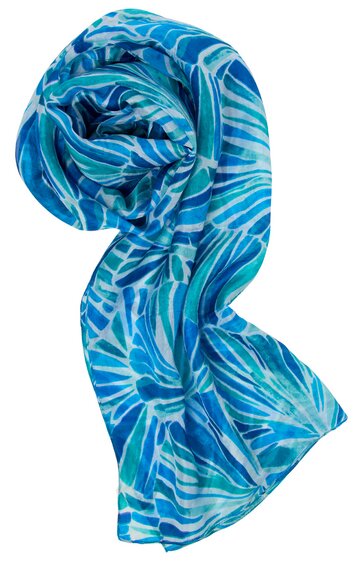 Schal in verschiedenen Blautönen mit abstraktem, wellenförmigem Muster, rechteckig, dünn und leicht, locker zusammengerollt