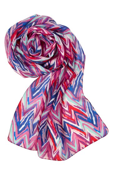 Seidiger Schal mit Zickzackmuster, Farben rosa, rot, blau, hellblau, länglich, locker zusammengerollt, glatte Oberfläche