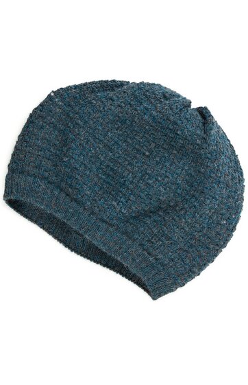 Strickmütze in dunkelpetrol, fein strukturiertes Waffelmuster, elastischer Abschlussrand, runde Form, ohne sichtbare Verzierungen