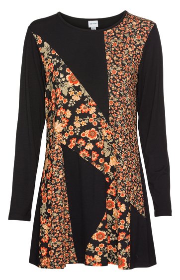 Langärmliges Kleid schwarz mit orangen und roten Blumenmustern in unregelmäßigen geometrischen Flächen, runder Ausschnitt, knieumspielende Länge
