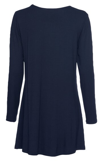 Dunkelblaues langärmliges Kleid, schlichter Schnitt, leicht ausgestellter Rock, Rundhalsausschnitt, ohne Muster oder sichtbare Verzierungen