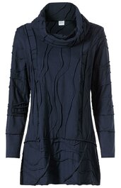 Dunkelblaues Longsleeve mit langen Ärmeln, Rundhalsausschnitt, lockerer Passform, mit wellenförmigen, strukturierten Nähten über das gesamte Kleidungsstück