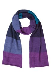 Rechteckiger Schal mit breiten horizontalen Streifen in Violett, Hellblau, Dunkelblau, gestrickt, offene Enden