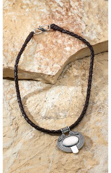 Kette mit Anhänger