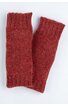 Paar handgestrickte pulswärmer in dunklem ziegelrot, glatt rechts gestrickt, mit elastischem Rippstrick am oberen und unteren Rand, ohne Finger und Daumenöffnungen