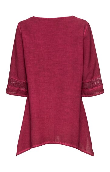 Rotes Longshirt ohne Muster, 3/4-Ärmel mit Spitzenborte, U-Boot-Ausschnitt, asymmetrischer Saum, gerade geschnitten