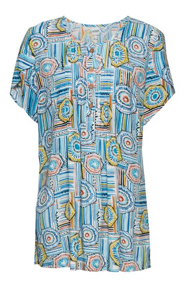 Kurzärmeliges Shirt in Blau mit buntem geometrischem Muster, Rundhalsausschnitt mit Bindeband, lockere Passform