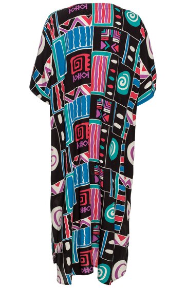 Knielanges Kleid, schwarzgrundig mit großflächigen Mustern in Pink, Hellblau, Türkis und Weiß, rechteckige und spiralförmige Motive, weit geschnitten, kurzer halber Ärmel, rundhalsausschnitt