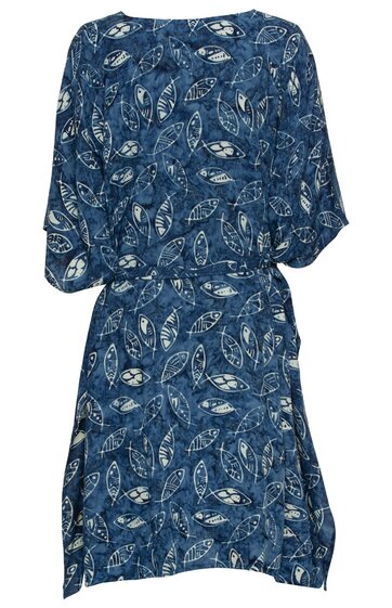 Blaues Kleid mit weißem Blattmuster, rundem Ausschnitt, drei Viertel langen Ärmeln, tailliert mit Gürtel, knielang