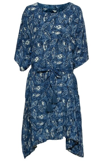 Blaues Kleid mit weißem Blattmuster, Rundhalsausschnitt, kurze Fledermausärmel, asymmetrischer Saum, Taillengürtel