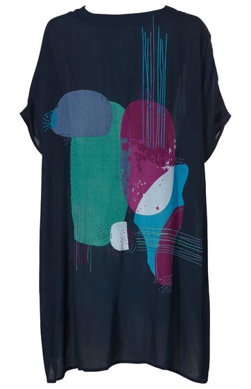 Ärmelloses, locker geschnittenes Kleid in Dunkelblau, abstraktes Muster mit großen farbigen Formen in Blau, Türkis, Pink und Weiß, Rundhalsausschnitt, knielang