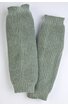 Paar hellgrüne, gestrickte Stulpen mit Rippmuster, obere und untere Enden mit breitem Bündchen