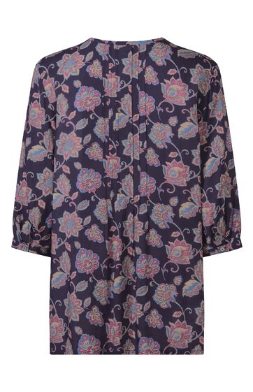 Dunkelblaues Kleid mit rosa und blauen Blumenmuster, rundhalsausschnitt, knielang, 3/4-lange Ärmel, leichte Falten am Ärmelabschluss