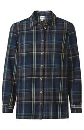 Langärmliges Hemd in Dunkelblau mit kariertem Muster in Hellblau und Beige, durchgehende Knopfleiste, klassischer Kragen, gerade geschnitten