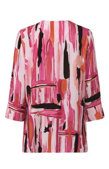 Damenoberteil in Rosa mit abstraktem Muster in Schwarz, Weiß und Dunkelrot, lockere Passform, 3/4-Ärmel, Rückseite sichtbar, ohne Kragen oder Knöpfe