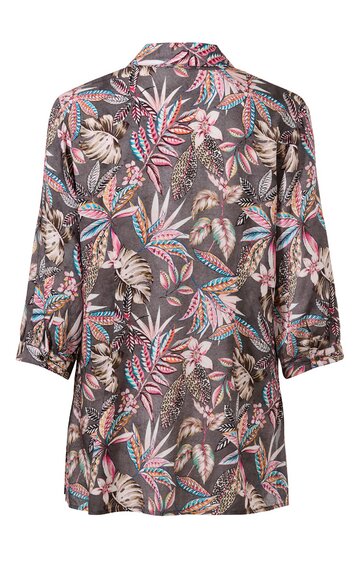 Damenbluse in grau mit buntem Blattmuster in Rosa, Beige und Blau, langer Schnitt, 3/4-Ärmel, Stehkragen, ohne sichtbare Verschlüsse, Rückansicht