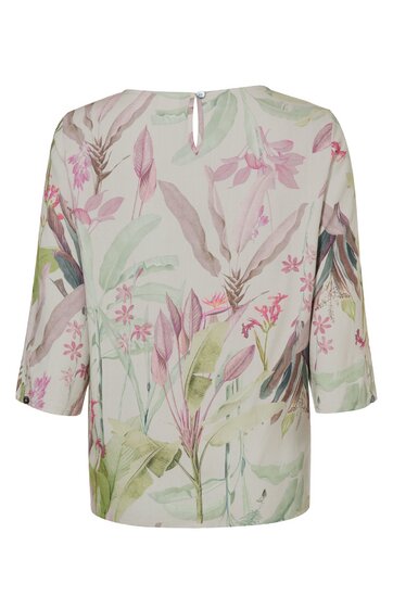 Bluse in Creme mit pastellrosa, grünen und beigen Blumen- und Blättermuster, Rundhalsausschnitt mit Knopfverschluss hinten, Dreiviertelärmel, lockere Passform