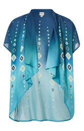 Kurzärmeliges, offenes Damenoberteil in Türkis mit geometrischem Muster aus Rauten in Weiß, Blau und Beige, locker fallend, asymmetrisch geschnitten, ohne Verschluss