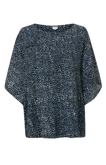 Damenbluse dunkelblau mit hellblauem abstraktem Punkten, rundhalsausschnitt, weite halblange Fledermausärmel, lockere Passform