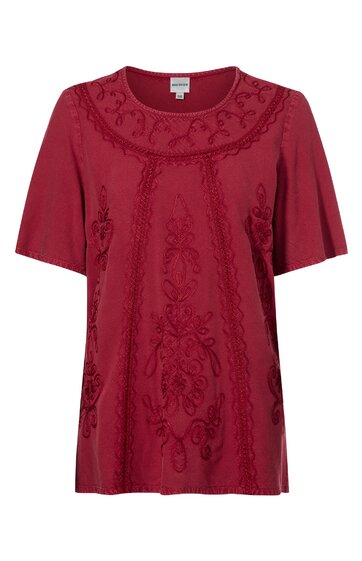 Damenbluse dunkelrot mit floralen Stickereien, Rundhalsausschnitt, kurze Ärmel, gerade geschnitten