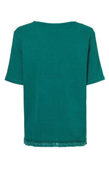 Grünes T-Shirt mit kurzen Ärmeln, rundem Ausschnitt, locker geschnitten, mit feiner Spitzenkante am unteren Saum
