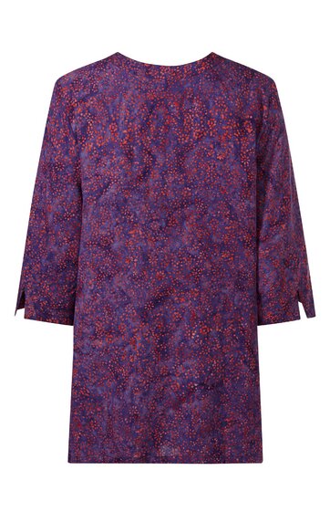 Lila langärmeliges Kleid mit abstraktem dunkelroten und blauen Muster, Rundhalsausschnitt, gerade geschnitten, Rückenansicht