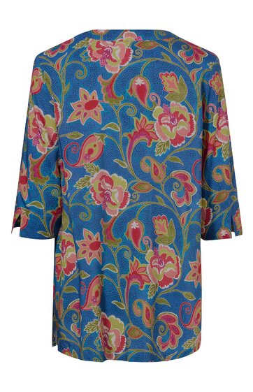 Blaues Damenoberteil mit rosa und grünen Blumenmuster, 3/4-Ärmel, gerade geschnitten, ohne sichtbare Verschlüsse, Rückenansicht