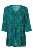 Damenbluse petrol mit gelb-blauem Blättermuster, V-Ausschnitt mit vier silbernen Knöpfen, 3/4-lange Ärmel, lockere Passform, Seitenschlitze