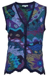 Bunte Strickweste mit abstraktem Muster in Blau-, Lila-, Grün- und Brauntönen, V-Ausschnitt, ärmellos, Knopfleiste vorne, leicht gezackter Saum