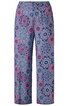 Hose in Lila mit mandalaähnlichem Blumenmuster in Blau und Dunkelblau, gerader Schnitt, elastischer Bund, keine sichtbaren Taschen