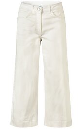 Kaffeemaschine in Schwarz und Silber, rechteckige Form, Display mit Tasten auf der Vorderseite, Wassertank auf der Rückseite, Tropfschale unten, kompakte Bauweise