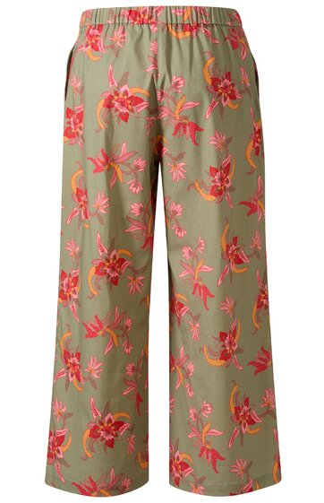 Kaffeemaschine in Schwarz und Silber, rechteckige Form, Display mit Tasten auf der Vorderseite, Wassertank auf der Rückseite, Tropfschale unten, kompakte Bauweise