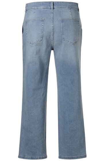 Hellblaue Jeanshose aus glattem Stoff, gerade geschnitten, mit zwei aufgesetzten Gesäßtaschen, gerader Bund ohne sichtbare Verschlüsse, ohne sichtbare Verzierungen