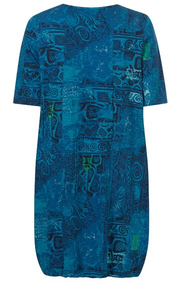 Kleid in dunklem Türkis mit abstraktem Muster in Schwarz und Grün, Kurzarm, Rundhalsausschnitt, lockere Form, knielang