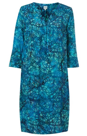 Kleid in türkisblau mit abstraktem floralem Muster, V-Ausschnitt mit Schlitz, 3/4-Ärmel, gerade Schnitt
