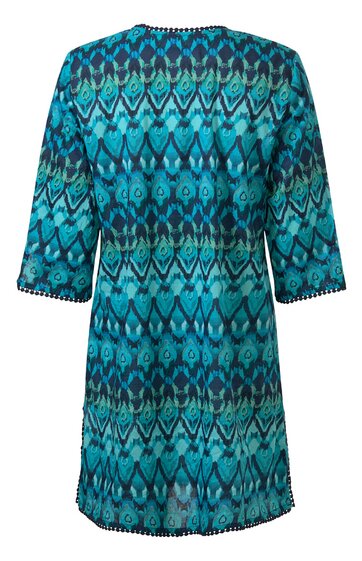 Tunika in türkis mit blauem Ethno-Muster, Rundhalsausschnitt, 3/4-Ärmel, gerade geschnitten, mit gehäkeltem Rand an Ärmeln und Saum