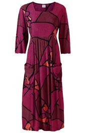 Midikleid in dunklem magentaton mit abstraktem schwarzen und roten Muster, runder Ausschnitt, 3/4- lange Ärmel, Taillengürtel, seitliche aufgesetzte Taschen