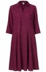 Dunkelrotes Kleid mit dezentem Karomuster, V-Ausschnitt ohne Kragen, 3/4-lange Ärmel, leicht ausgestellt, knielang