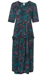Midikleid in Dunkelgrün mit abstraktem Muster aus Lila und Schwarz, kurze Ärmel, V-Ausschnitt, tailliert, seitliche Taschen, fließender Rock