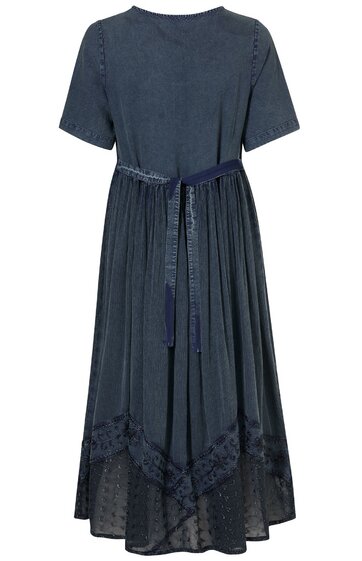 Dunkelblaues Midikleid, kurzer Ärmel, rundhalsausschnitt, Taillengürtel, Rockteil mit feinem Punkte-Muster und floraler Stickerei am Saum