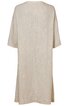 Beiges, schlichtes Kleid ohne Muster, knielang, mit halblangen Ärmeln, weiter Schnitt, Rundhalsausschnitt, Rückansicht ohne sichtbare Verschlüsse