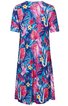 Knielanges Kleid in Blau mit pinkfarbenem und rotem Blattmuster, gelben und weißen Blumen, Rundhalsausschnitt, kurze Ärmel, ausgestellter Rock