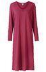 Langärmliges Nachthemd in dunklem rosenrot, uni, V-Ausschnitt mit kleinem Zierausschnitt, knielang, gerader Schnitt