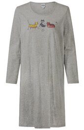Hellgraues Nachthemd mit langen Ärmeln, vorne mittig auf Brusthöhe drei kleine Katzenillustrationen in Gelb, Grau und Rot, rundhalsausschnitt, knielang, lockere Passform