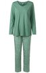Zweiteiliger Schlafanzug, Oberteil in hellem Mintgrün, rundhalsausschnitt, lange Ärmel, locker geschnitten, Hose gemustert in hellem Mintgrün und Weiß, gerader Schnitt