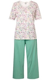 Pyjama-Set bestehend aus cremeweißem Oberteil mit floralem Muster in Pastellfarben, Rundhalsausschnitt, halblange Ärmel, locker geschnitten, kombiniert mit einfarbig mintgrüner, weit geschnittener Hose