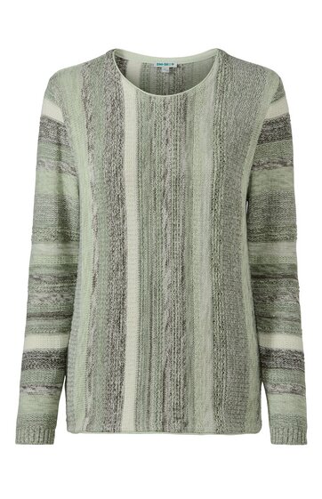 Pullover in grünlichem Hellgrau mit Streifenmuster in verschiedenen Grautönen, Rundhalsausschnitt, lange Ärmel, gerader Saum, feinstrukturiertes Strickdesign