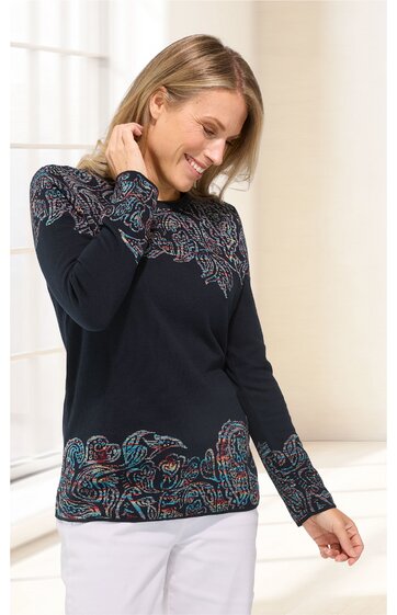 Schwarzer Damenpullover mit buntem Blumenmuster an Schultern, Ärmeln und Saum, Rundhalsausschnitt, lange Ärmel, getragen von leicht geneigter Frau mit Blick nach unten