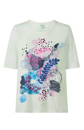 Weißes T-Shirt mit buntem abstraktem Muster aus Blättern und Farbflecken in Blau, Rosa, Violett und Schwarz, Rundhalsausschnitt, kurze Ärmel, gerade geschnitten