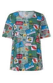 Grünes T-Shirt mit weißen Längsstreifen, bunte Aufdrucke von Etiketten und Früchten in Blau, Rot, Gelb, Rundhalsausschnitt, kurze Ärmel, gerade geschnitten